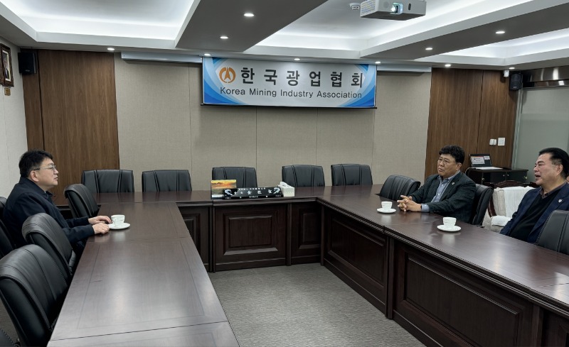 0220_최남호 차관님 방문 사진6.jpg